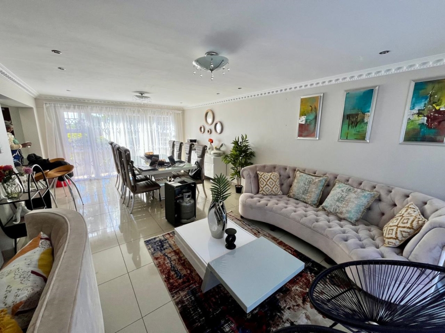 To Let 4 Bedroom Property for Rent in Beacon Bay Eastern Cape